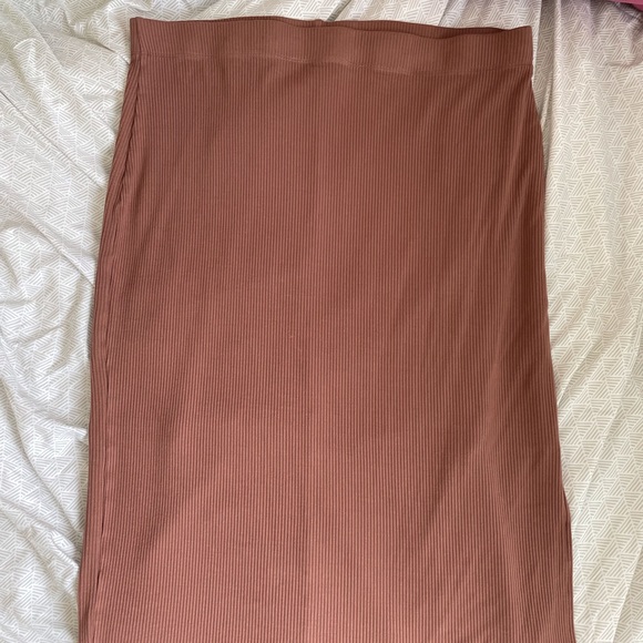 Dynamite Ribbed MIDI Skirt - Picture 3 of 3